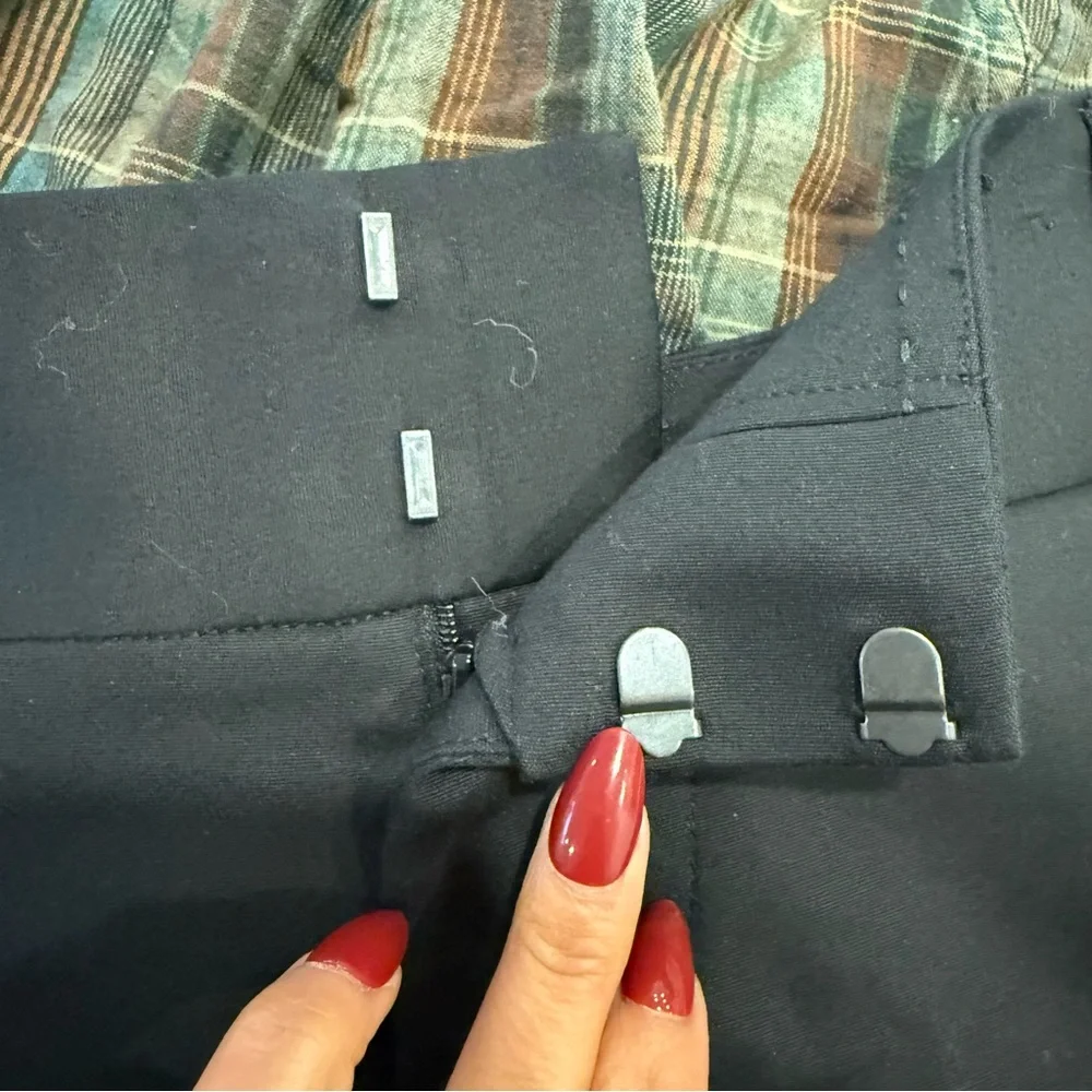 Alice + Olivia Black Women Shorts - Picture 5 of 7